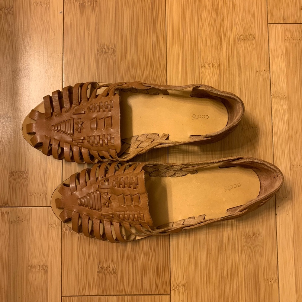 Woven espadrilles style sandals